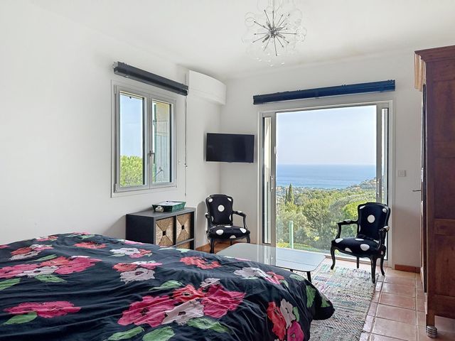 Maison &agrave; vendre - 8 pi&egrave;ces - 220 m2 - Cavalaire Sur Mer - 83 - PROVENCE-ALPES-COTE-D-AZUR