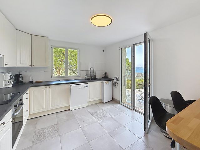 Maison &agrave; vendre - 8 pi&egrave;ces - 220 m2 - Cavalaire Sur Mer - 83 - PROVENCE-ALPES-COTE-D-AZUR