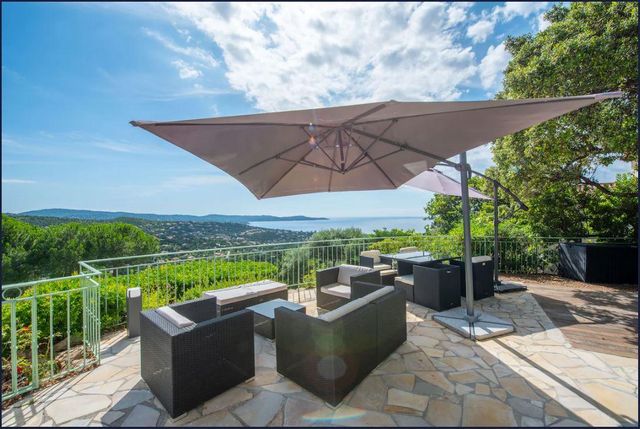 Maison &agrave; vendre - 8 pi&egrave;ces - 220 m2 - Cavalaire Sur Mer - 83 - PROVENCE-ALPES-COTE-D-AZUR