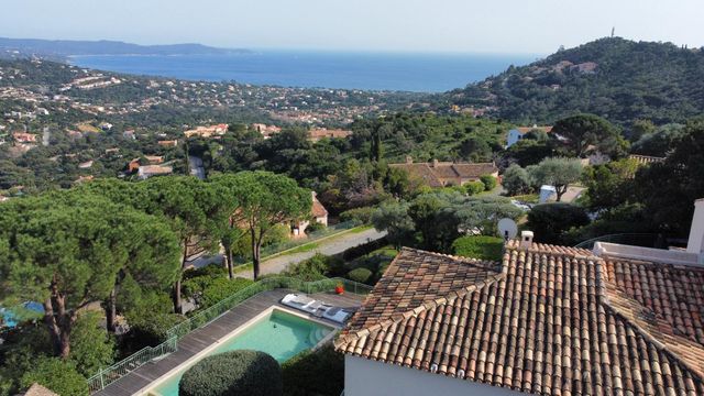 Maison &agrave; vendre - 8 pi&egrave;ces - 220 m2 - Cavalaire Sur Mer - 83 - PROVENCE-ALPES-COTE-D-AZUR