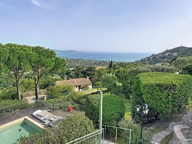 Maison &agrave; vendre - 8 pi&egrave;ces - 220 m2 - Cavalaire Sur Mer - 83 - PROVENCE-ALPES-COTE-D-AZUR