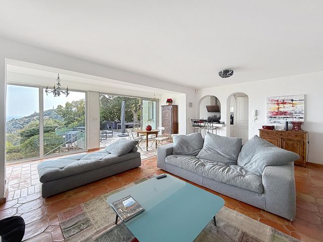 Maison &agrave; vendre - 8 pi&egrave;ces - 220 m2 - Cavalaire Sur Mer - 83 - PROVENCE-ALPES-COTE-D-AZUR