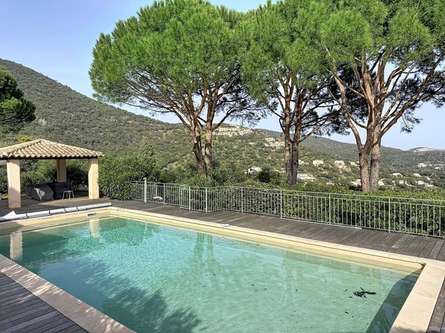 Maison &agrave; vendre - 8 pi&egrave;ces - 220 m2 - Cavalaire Sur Mer - 83 - PROVENCE-ALPES-COTE-D-AZUR