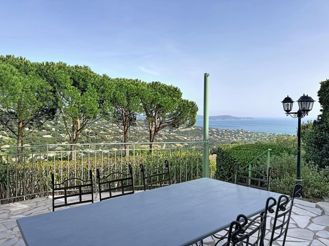 Maison &agrave; vendre - 8 pi&egrave;ces - 220 m2 - Cavalaire Sur Mer - 83 - PROVENCE-ALPES-COTE-D-AZUR
