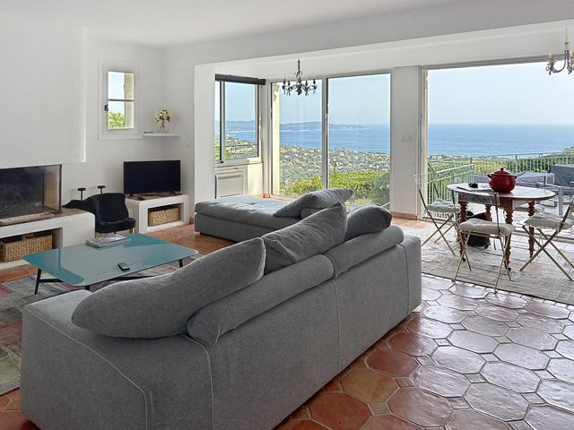 Maison &agrave; vendre - 8 pi&egrave;ces - 220 m2 - Cavalaire Sur Mer - 83 - PROVENCE-ALPES-COTE-D-AZUR