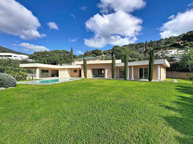 Maison &agrave; vendre - 8 pi&egrave;ces - 300 m2 - Cavalaire Sur Mer - 83 - PROVENCE-ALPES-COTE-D-AZUR