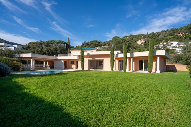 Maison &agrave; vendre - 8 pi&egrave;ces - 300 m2 - Cavalaire Sur Mer - 83 - PROVENCE-ALPES-COTE-D-AZUR