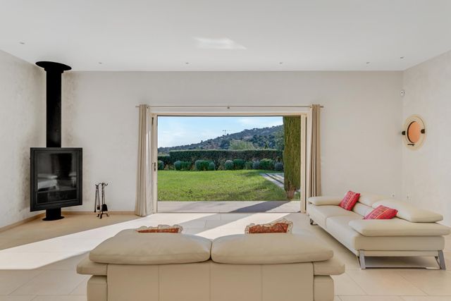 Maison &agrave; vendre - 8 pi&egrave;ces - 300 m2 - Cavalaire Sur Mer - 83 - PROVENCE-ALPES-COTE-D-AZUR