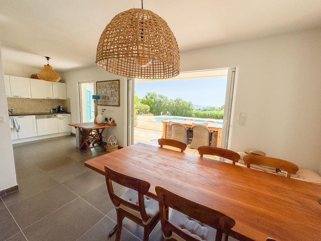 Maison &agrave; vendre - 5 pi&egrave;ces - 140 m2 - Cavalaire Sur Mer - 83 - PROVENCE-ALPES-COTE-D-AZUR