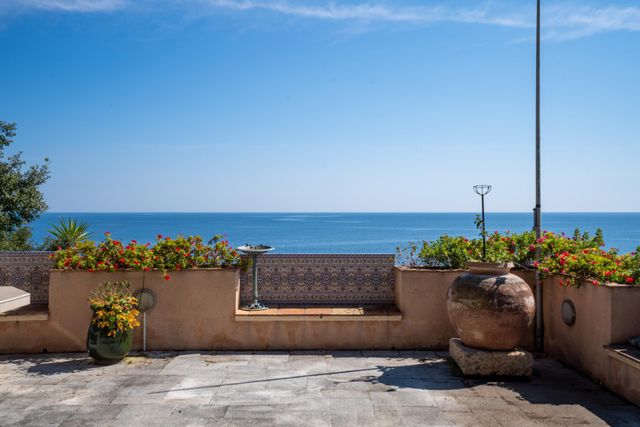 Maison &agrave; vendre - 6 pi&egrave;ces - 160 m2 - Cavalaire Sur Mer - 83 - PROVENCE-ALPES-COTE-D-AZUR