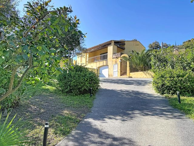 Maison &agrave; vendre - 6 pi&egrave;ces - 133 m2 - Cavalaire Sur Mer - 83 - PROVENCE-ALPES-COTE-D-AZUR