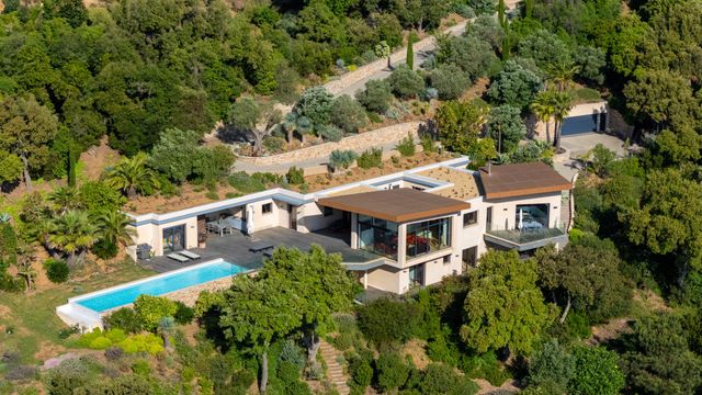 Maison &agrave; vendre - 10 pi&egrave;ces - 330 m2 - La Croix Valmer - 83 - PROVENCE-ALPES-COTE-D-AZUR