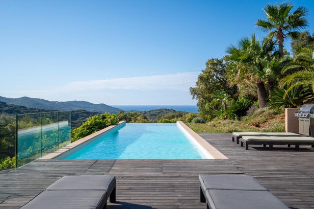 Maison &agrave; vendre - 10 pi&egrave;ces - 330 m2 - La Croix Valmer - 83 - PROVENCE-ALPES-COTE-D-AZUR