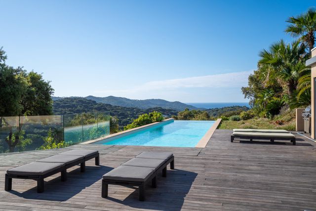 Maison &agrave; vendre - 10 pi&egrave;ces - 330 m2 - La Croix Valmer - 83 - PROVENCE-ALPES-COTE-D-AZUR