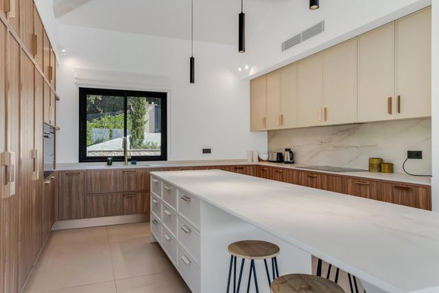 Maison &agrave; vendre - 7 pi&egrave;ces - 320 m2 - Grimaud - 83 - PROVENCE-ALPES-COTE-D-AZUR