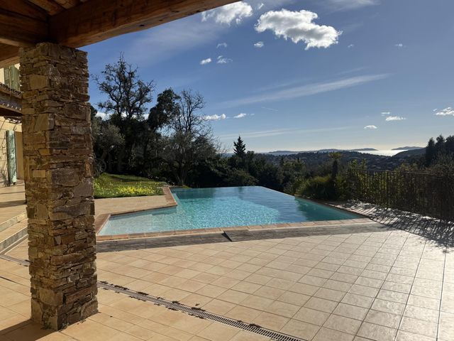 Maison &agrave; vendre - 6 pi&egrave;ces - 200 m2 - Cavalaire Sur Mer - 83 - PROVENCE-ALPES-COTE-D-AZUR