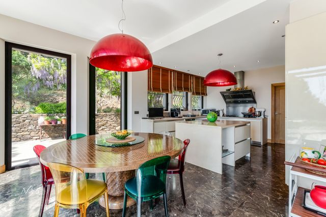 Maison &agrave; vendre - 7 pi&egrave;ces - 300 m2 - La Croix Valmer - 83 - PROVENCE-ALPES-COTE-D-AZUR