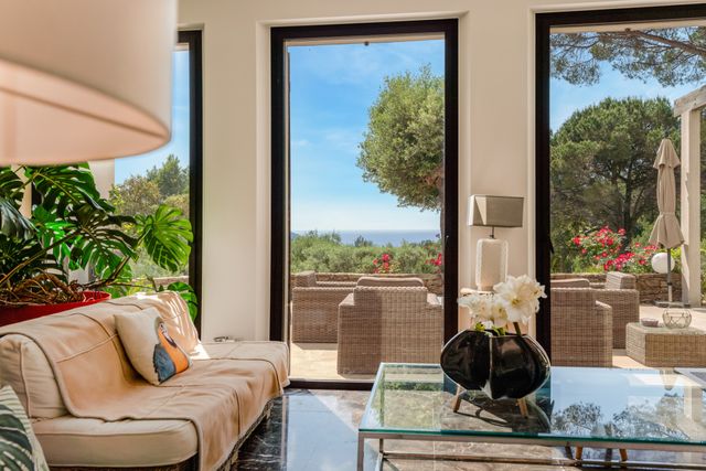 Maison &agrave; vendre - 7 pi&egrave;ces - 300 m2 - La Croix Valmer - 83 - PROVENCE-ALPES-COTE-D-AZUR