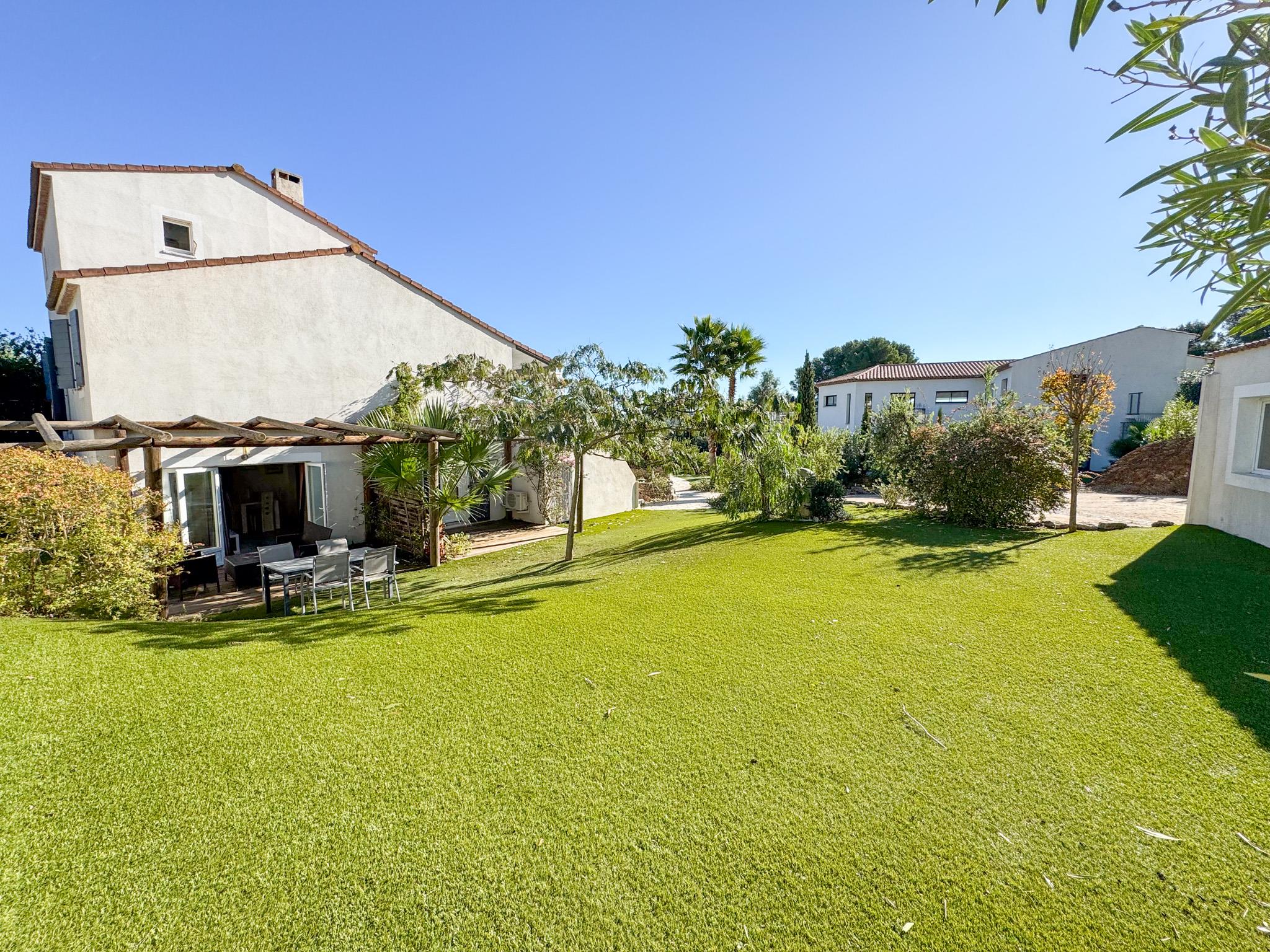 maison  - LA CROIX VALMER- 83
