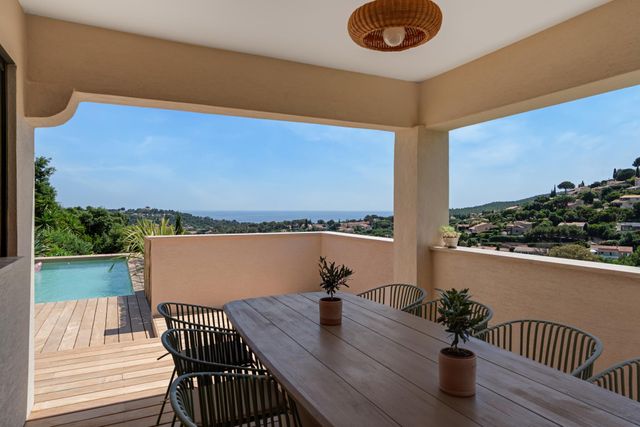 Maison &agrave; vendre - 6 pi&egrave;ces - 240 m2 - Cavalaire Sur Mer - 83 - PROVENCE-ALPES-COTE-D-AZUR