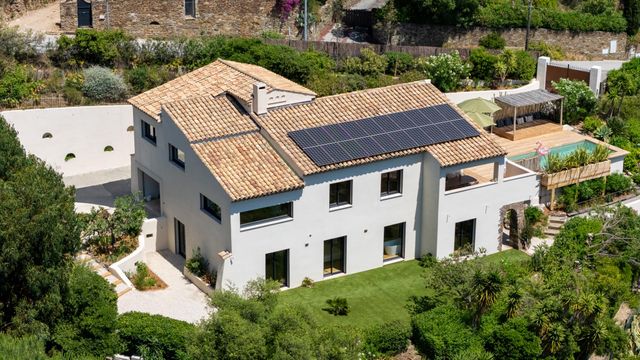 Maison &agrave; vendre - 6 pi&egrave;ces - 240 m2 - Cavalaire Sur Mer - 83 - PROVENCE-ALPES-COTE-D-AZUR