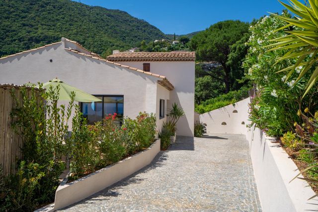 Maison &agrave; vendre - 6 pi&egrave;ces - 240 m2 - Cavalaire Sur Mer - 83 - PROVENCE-ALPES-COTE-D-AZUR