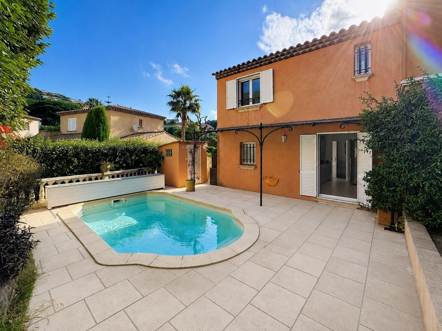 maison  - CAVALAIRE SUR MER- 83