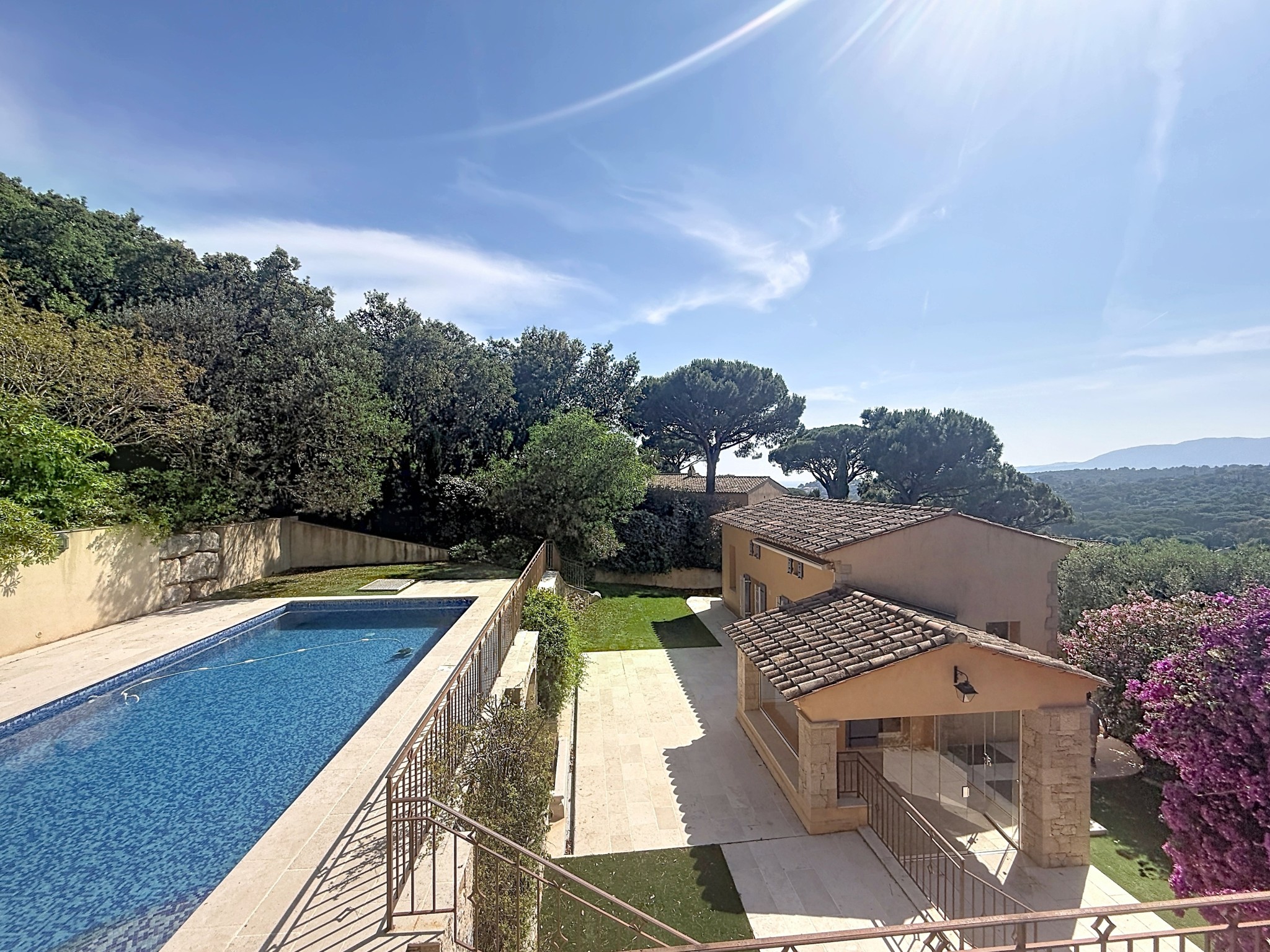 maison  - LA CROIX VALMER- 83