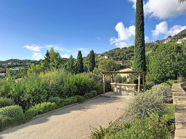 Maison &agrave; vendre - 10 pi&egrave;ces - 240 m2 - Cavalaire Sur Mer - 83 - PROVENCE-ALPES-COTE-D-AZUR