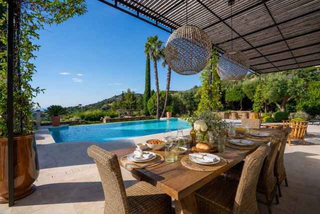 Maison &agrave; vendre - 10 pi&egrave;ces - 240 m2 - Cavalaire Sur Mer - 83 - PROVENCE-ALPES-COTE-D-AZUR