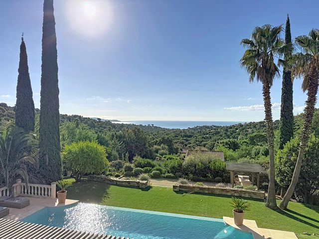 Maison &agrave; vendre - 10 pi&egrave;ces - 240 m2 - Cavalaire Sur Mer - 83 - PROVENCE-ALPES-COTE-D-AZUR