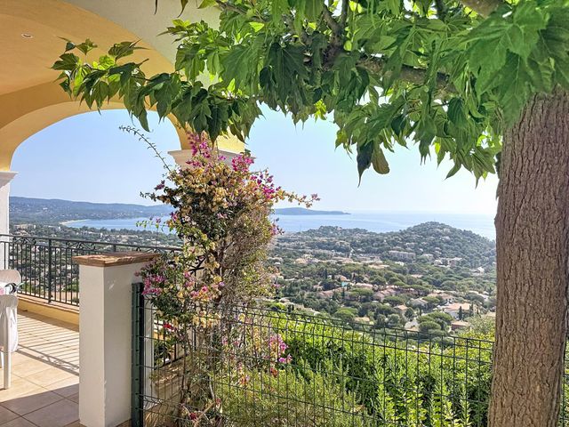 Maison &agrave; vendre - 7 pi&egrave;ces - 225 m2 - Cavalaire Sur Mer - 83 - PROVENCE-ALPES-COTE-D-AZUR