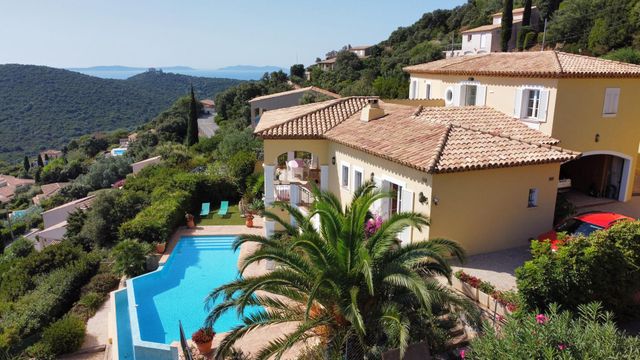 Maison &agrave; vendre - 7 pi&egrave;ces - 225 m2 - Cavalaire Sur Mer - 83 - PROVENCE-ALPES-COTE-D-AZUR