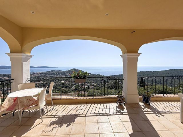 Maison &agrave; vendre - 7 pi&egrave;ces - 225 m2 - Cavalaire Sur Mer - 83 - PROVENCE-ALPES-COTE-D-AZUR