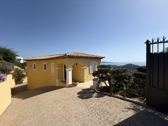 Maison &agrave; vendre - 7 pi&egrave;ces - 225 m2 - Cavalaire Sur Mer - 83 - PROVENCE-ALPES-COTE-D-AZUR