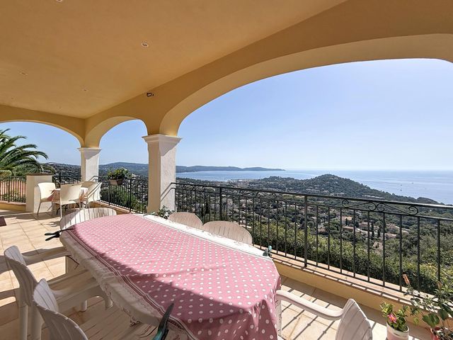 Maison &agrave; vendre - 7 pi&egrave;ces - 225 m2 - Cavalaire Sur Mer - 83 - PROVENCE-ALPES-COTE-D-AZUR