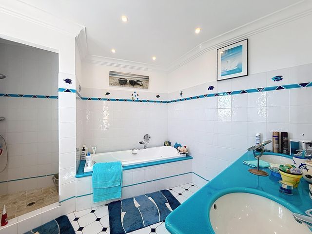 Maison &agrave; vendre - 7 pi&egrave;ces - 225 m2 - Cavalaire Sur Mer - 83 - PROVENCE-ALPES-COTE-D-AZUR