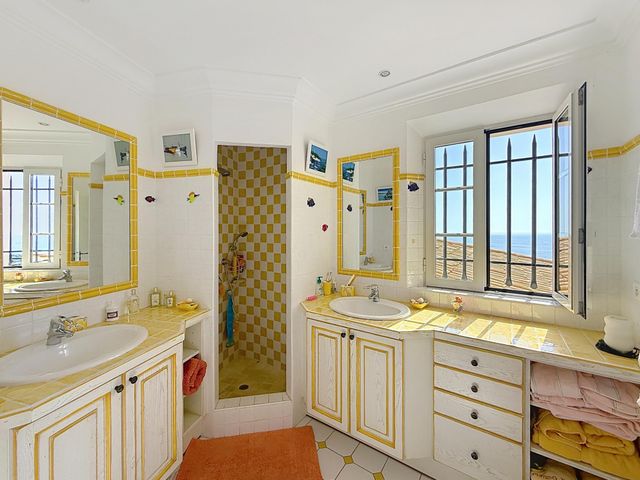 Maison &agrave; vendre - 7 pi&egrave;ces - 225 m2 - Cavalaire Sur Mer - 83 - PROVENCE-ALPES-COTE-D-AZUR