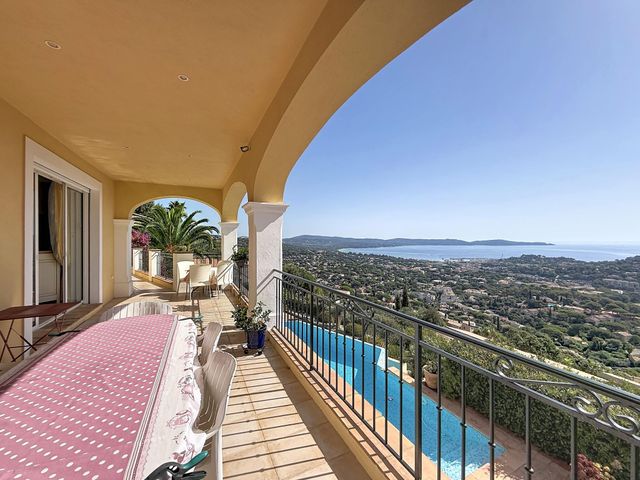Maison &agrave; vendre - 7 pi&egrave;ces - 225 m2 - Cavalaire Sur Mer - 83 - PROVENCE-ALPES-COTE-D-AZUR