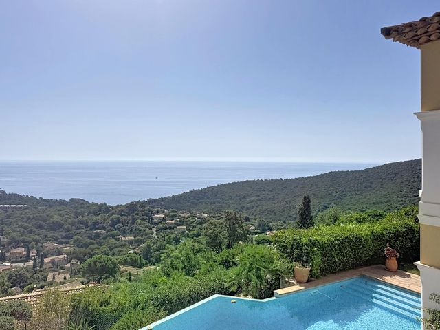 Maison &agrave; vendre - 7 pi&egrave;ces - 225 m2 - Cavalaire Sur Mer - 83 - PROVENCE-ALPES-COTE-D-AZUR
