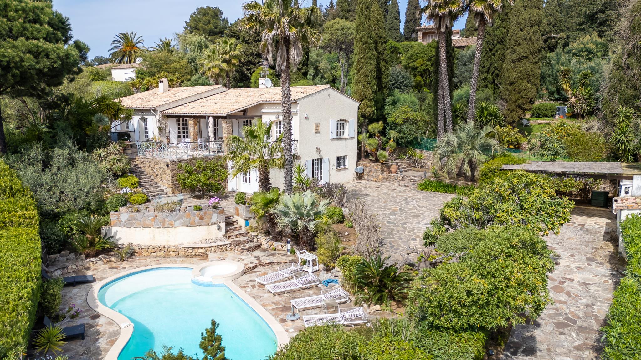 maison  - LA CROIX VALMER- 83