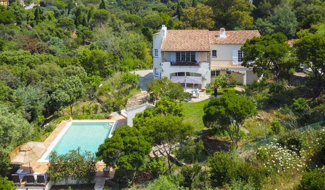 Maison &agrave; vendre - 8 pi&egrave;ces - 225 m2 - La Croix Valmer - 83 - PROVENCE-ALPES-COTE-D-AZUR