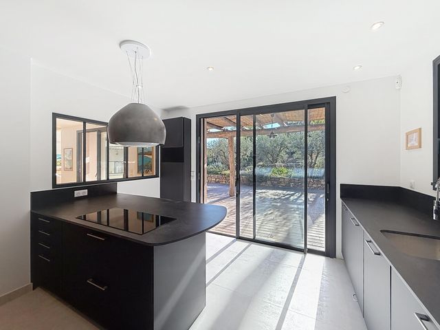Maison &agrave; vendre - 7 pi&egrave;ces - 250 m2 - La Croix Valmer - 83 - PROVENCE-ALPES-COTE-D-AZUR