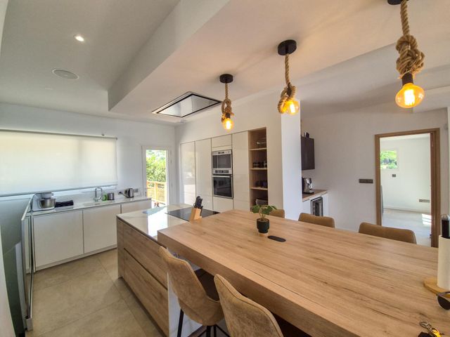 Maison &agrave; vendre - 7 pi&egrave;ces - 250 m2 - Cavalaire Sur Mer - 83 - PROVENCE-ALPES-COTE-D-AZUR