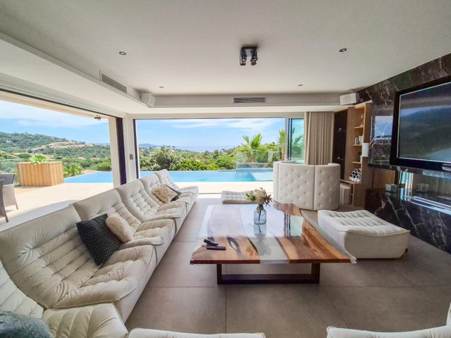 Maison &agrave; vendre - 7 pi&egrave;ces - 250 m2 - Cavalaire Sur Mer - 83 - PROVENCE-ALPES-COTE-D-AZUR