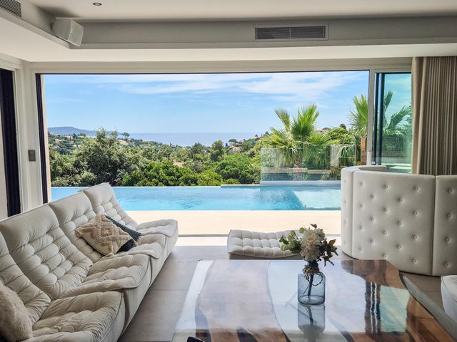 Maison &agrave; vendre - 7 pi&egrave;ces - 250 m2 - Cavalaire Sur Mer - 83 - PROVENCE-ALPES-COTE-D-AZUR
