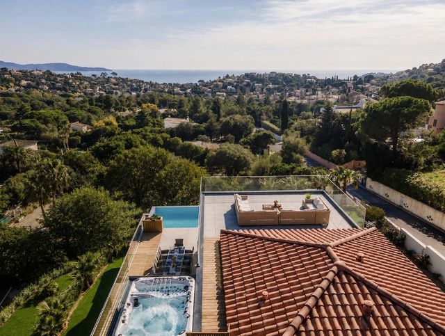 Maison &agrave; vendre - 7 pi&egrave;ces - 250 m2 - Cavalaire Sur Mer - 83 - PROVENCE-ALPES-COTE-D-AZUR