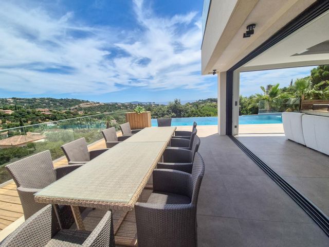 Maison &agrave; vendre - 7 pi&egrave;ces - 250 m2 - Cavalaire Sur Mer - 83 - PROVENCE-ALPES-COTE-D-AZUR