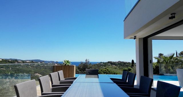 Maison &agrave; vendre - 7 pi&egrave;ces - 250 m2 - Cavalaire Sur Mer - 83 - PROVENCE-ALPES-COTE-D-AZUR