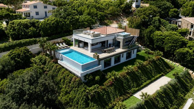 Maison &agrave; vendre - 7 pi&egrave;ces - 250 m2 - Cavalaire Sur Mer - 83 - PROVENCE-ALPES-COTE-D-AZUR
